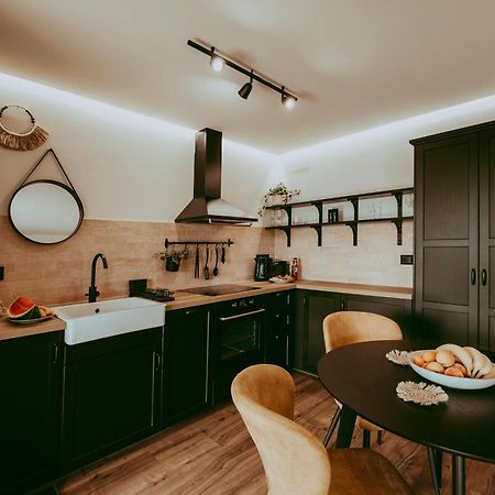 Ugo Apartman Halaszi Luaran gambar