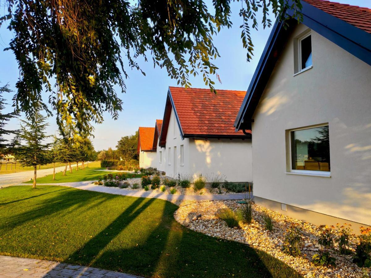 Ugo Apartman Halaszi Luaran gambar