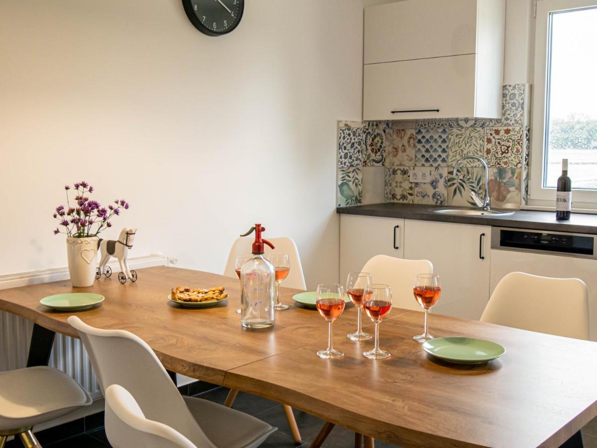 Ugo Apartman Halaszi Luaran gambar