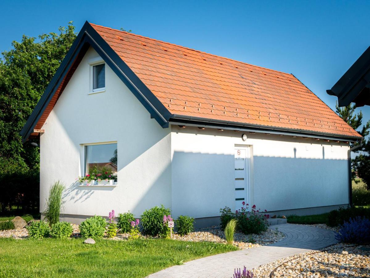 Ugo Apartman Halaszi Luaran gambar