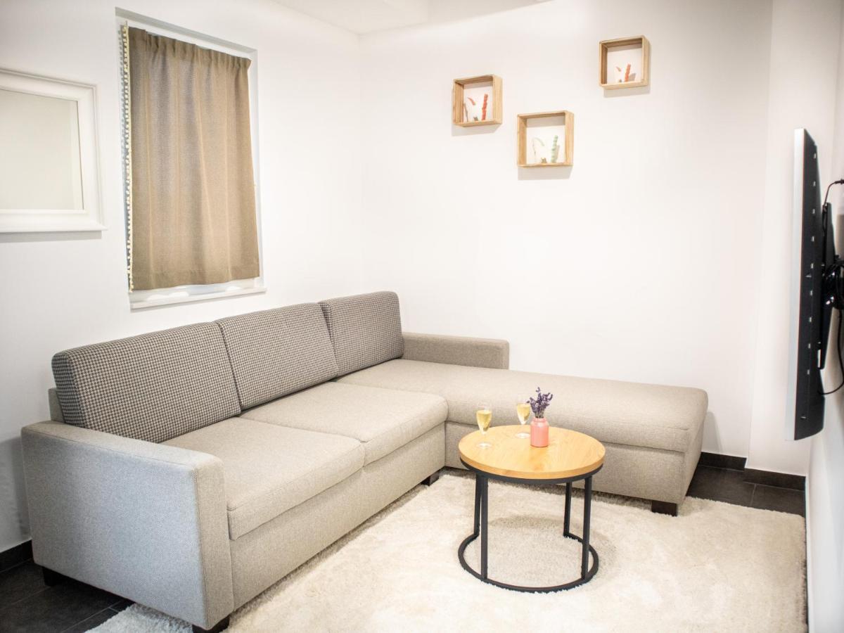 Ugo Apartman Halaszi Luaran gambar