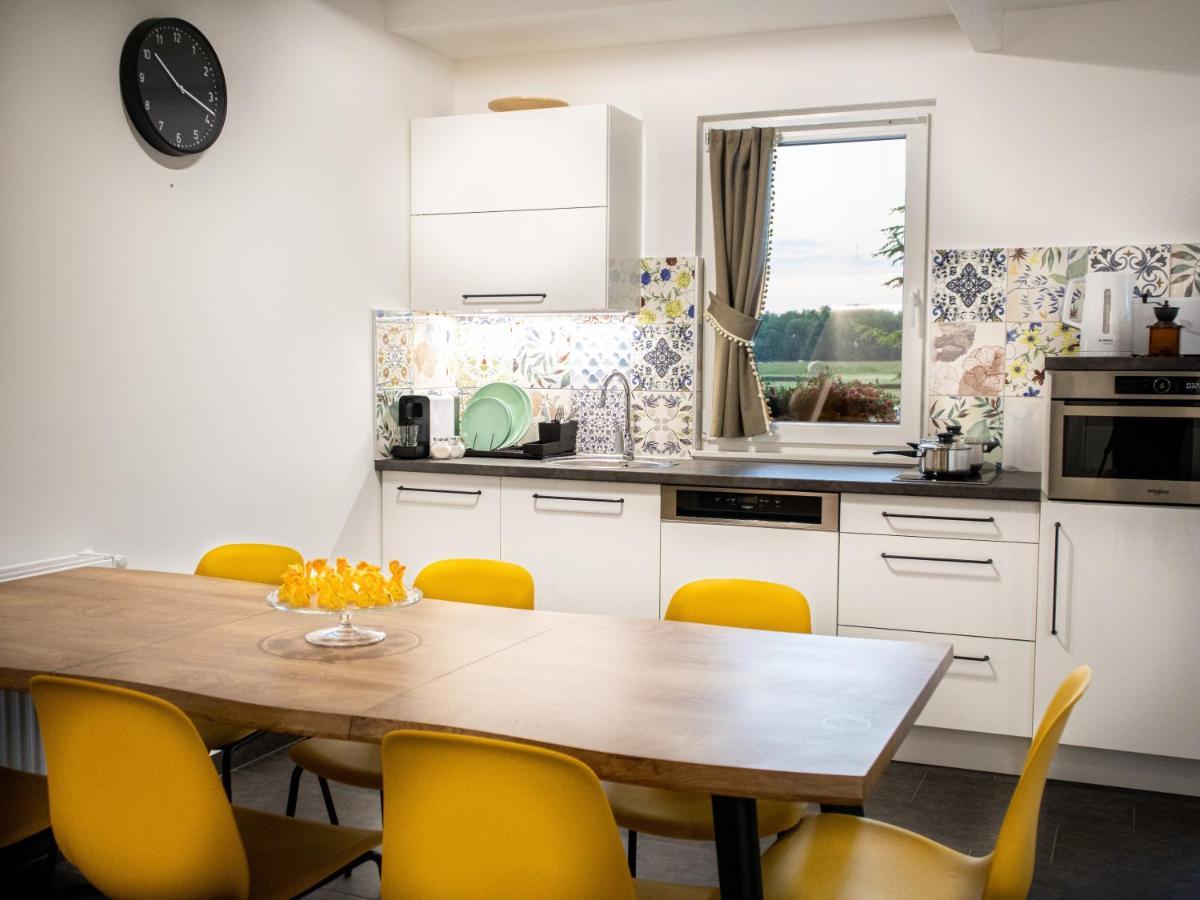 Ugo Apartman Halaszi Luaran gambar