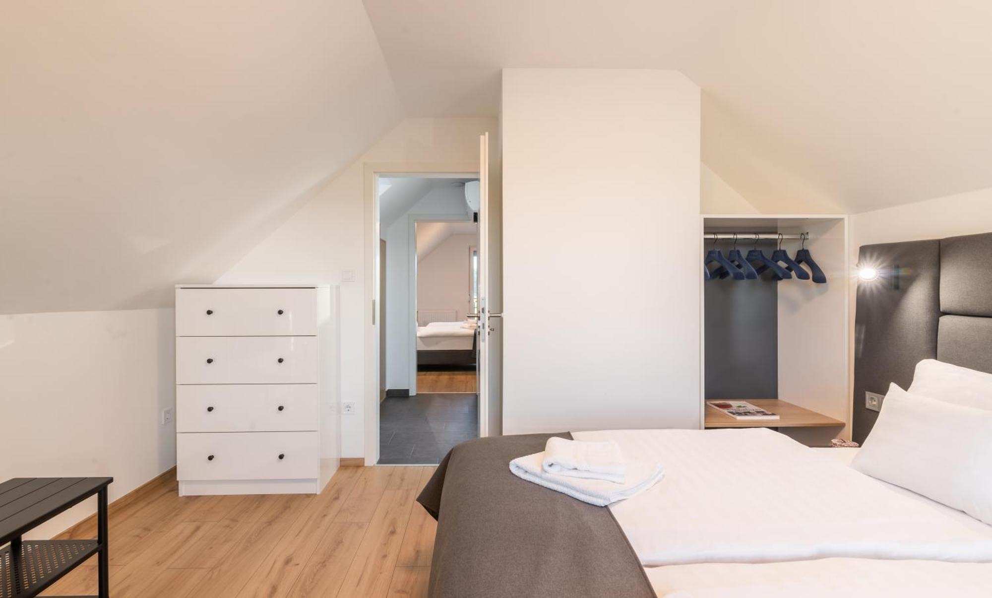 Ugo Apartman Halaszi Luaran gambar