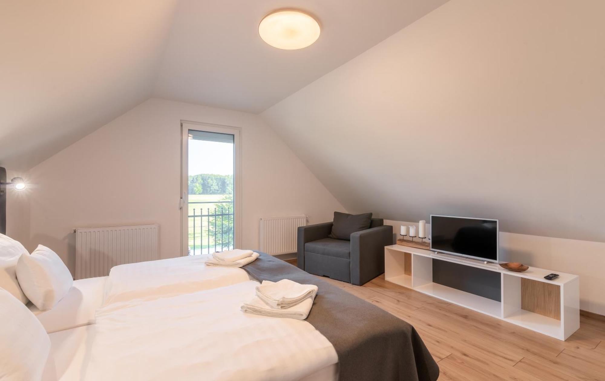 Ugo Apartman Halaszi Luaran gambar