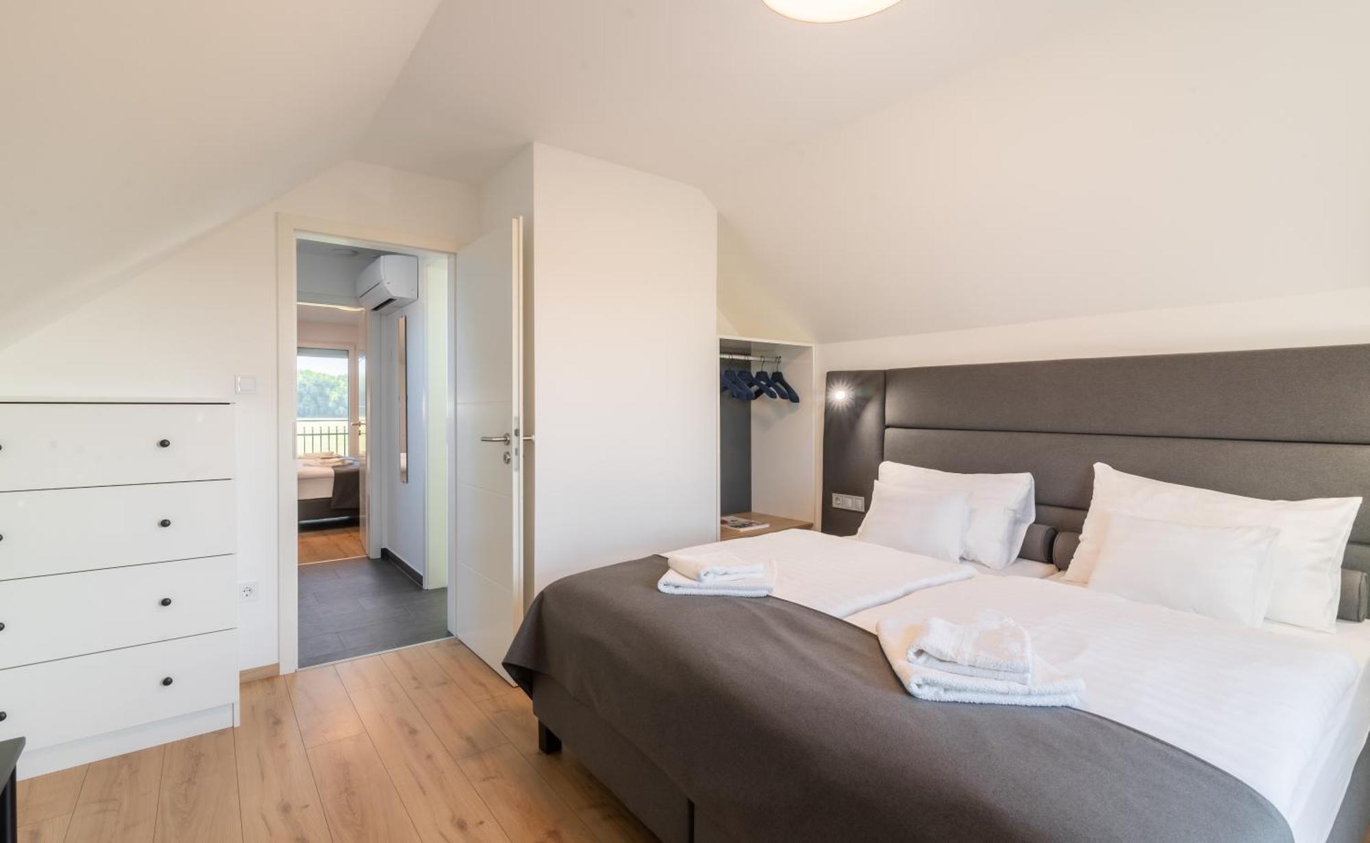 Ugo Apartman Halaszi Luaran gambar