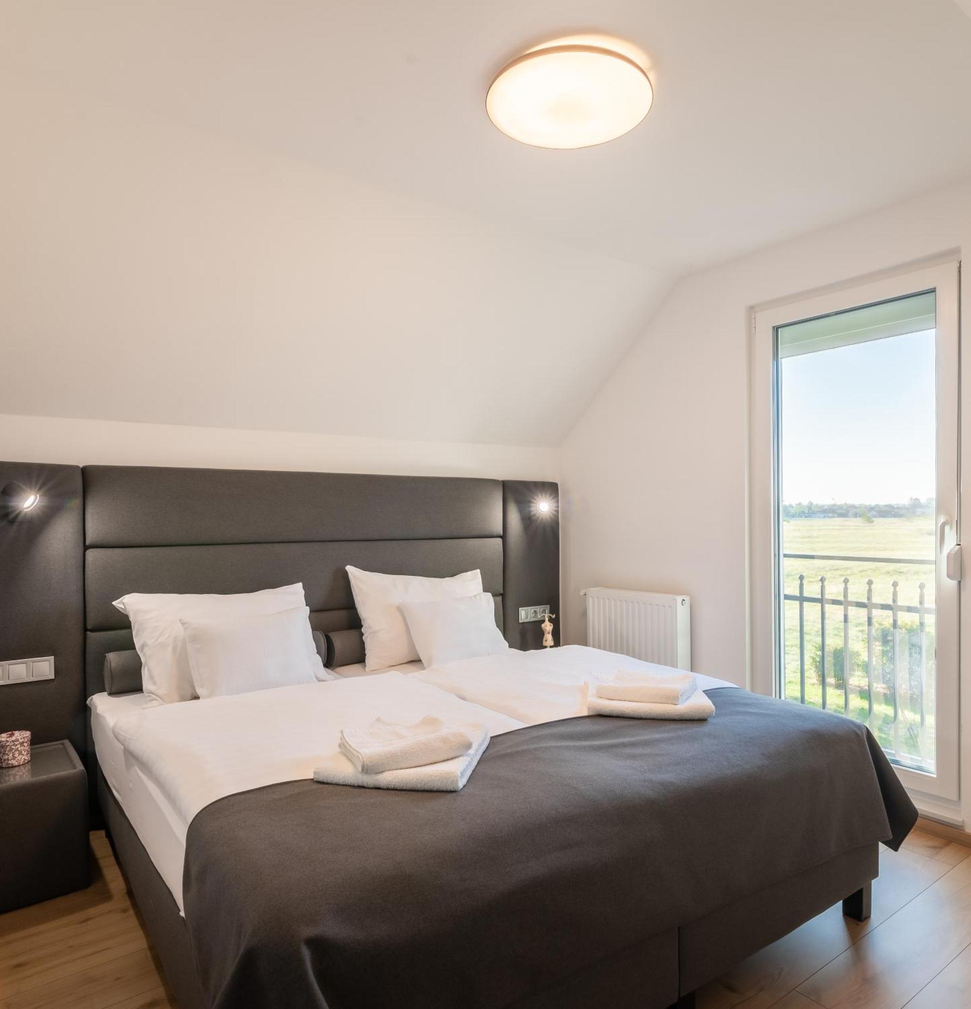 Ugo Apartman Halaszi Luaran gambar