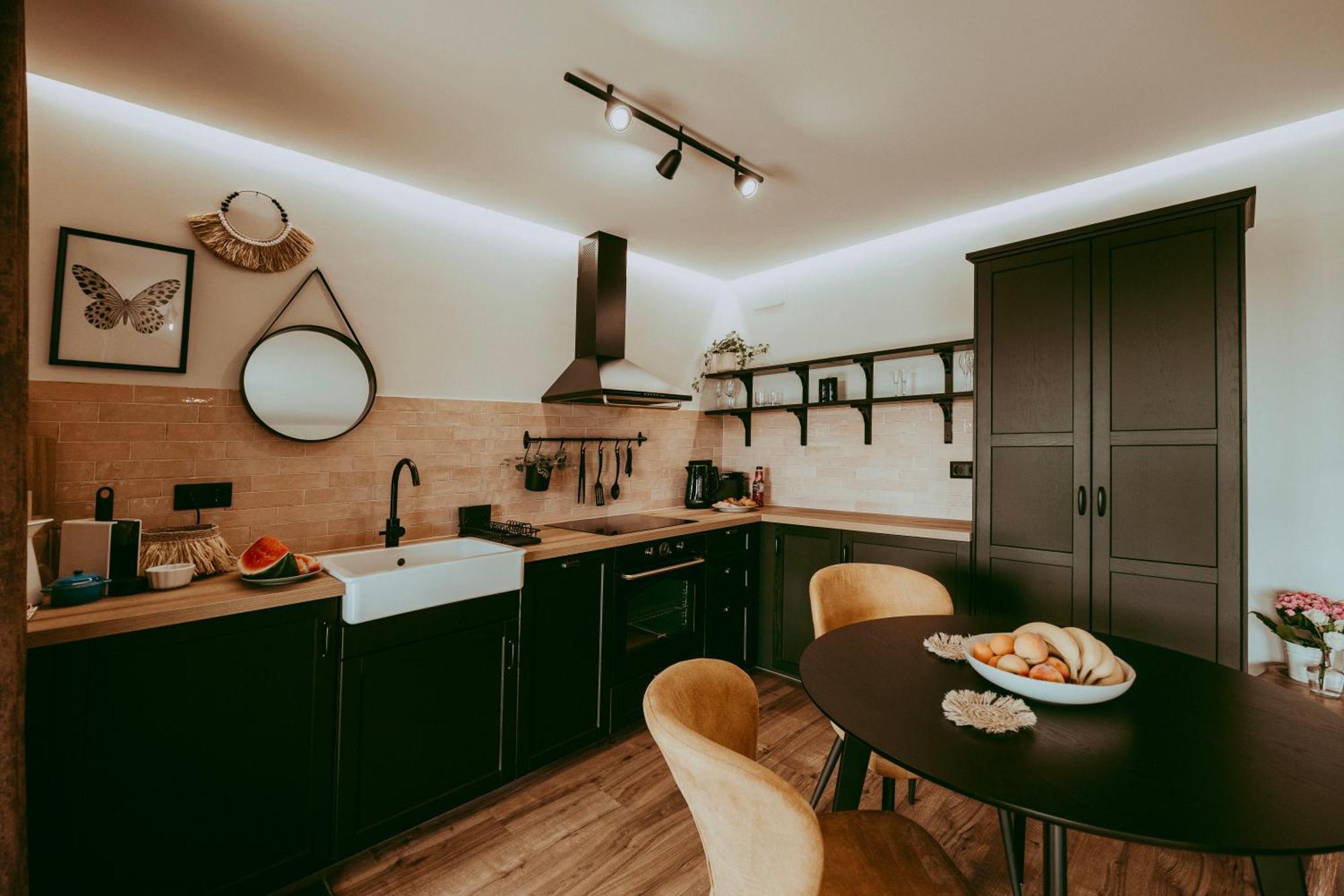 Ugo Apartman Halaszi Luaran gambar